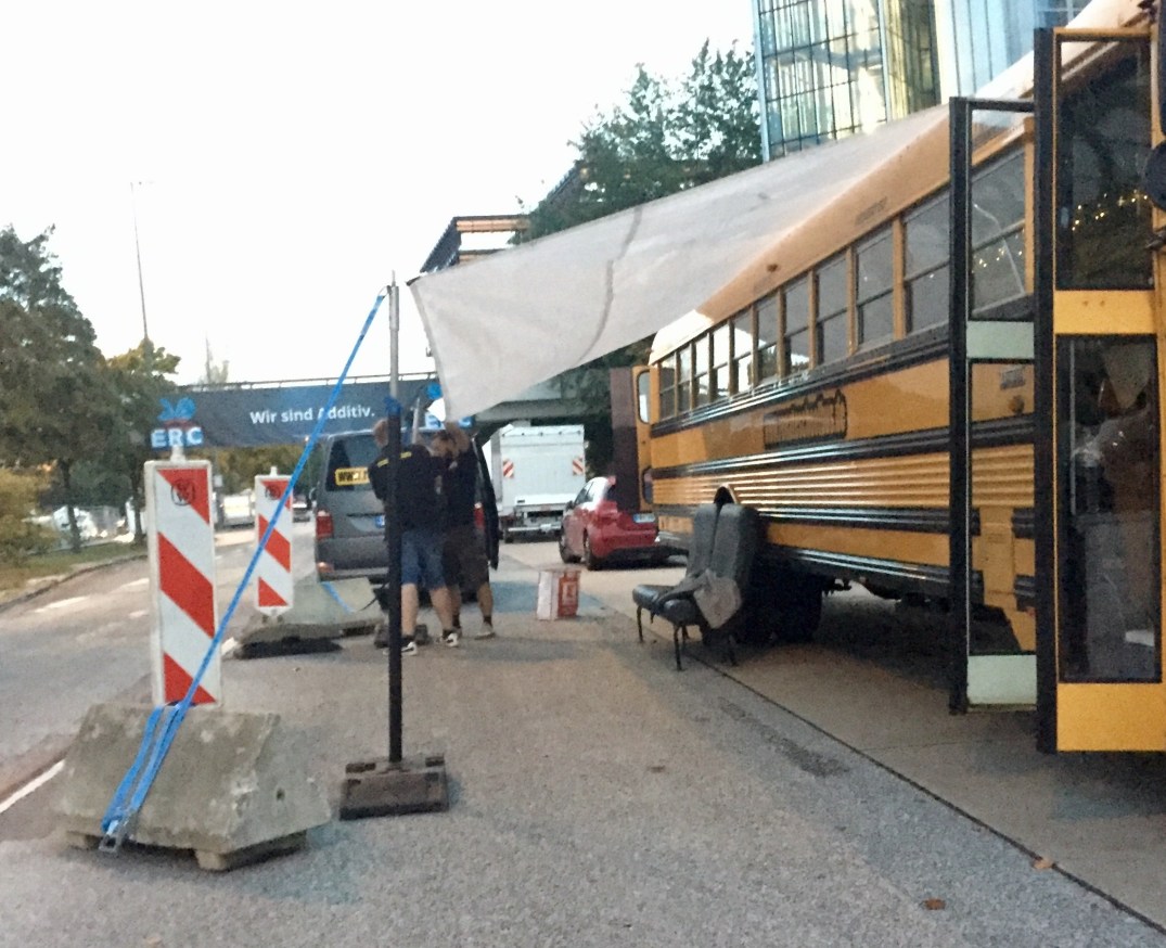 Stand mit Betonklötzer